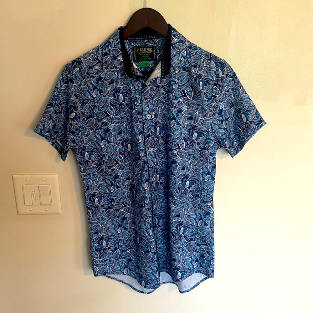 Men’s Heritage button down size small